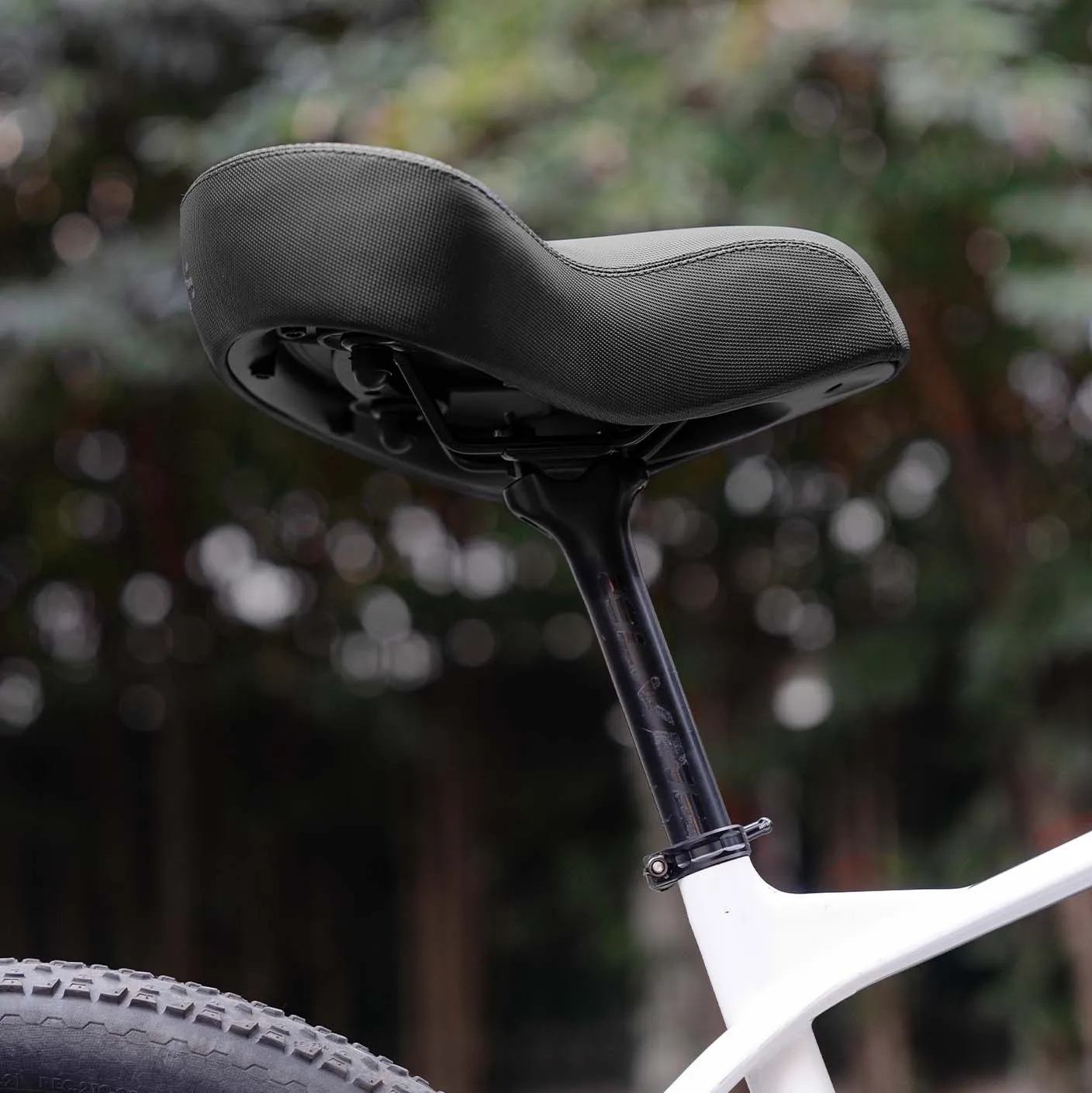 Extra Wide Comfort Bike Seat - Image 9