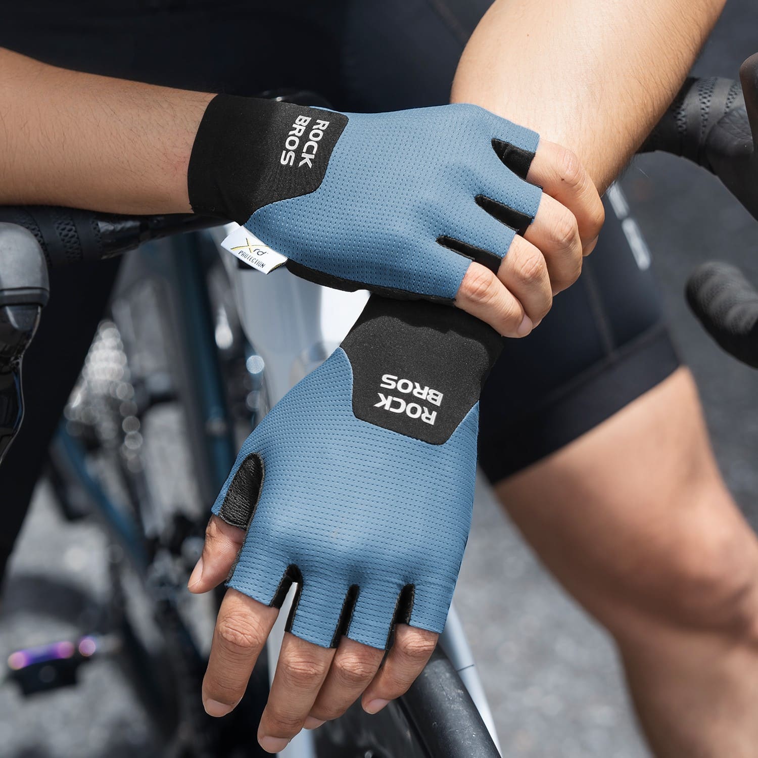 S403 Minimalist Half Finger Cycling Gloves - Image 17