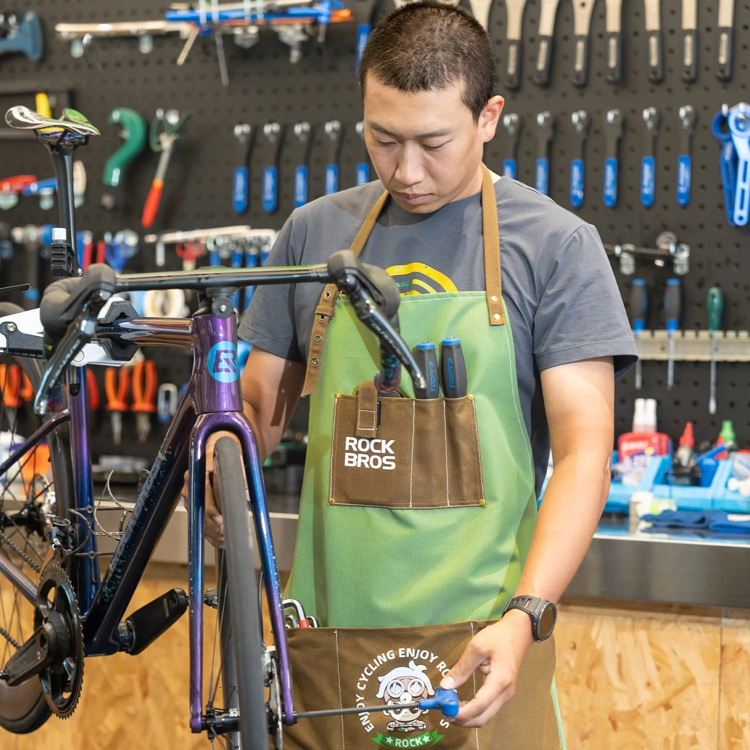 Waterproof Multi-Purpose Work Apron - Image 11
